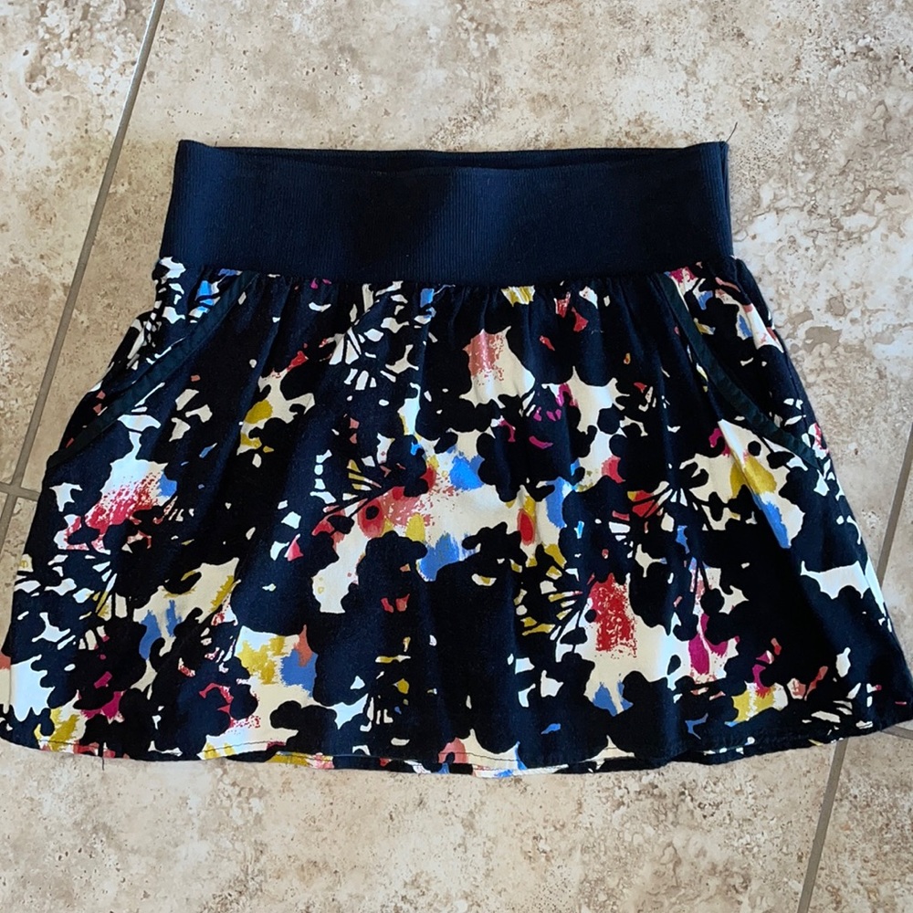 Lily White lightweight floral mini skirt Size S